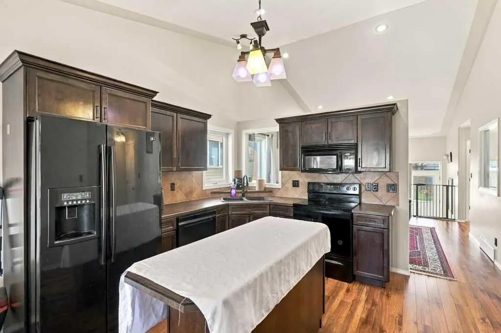 15 Inkster Close