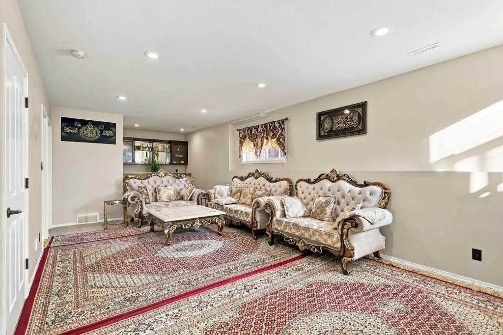 15 Inkster Close