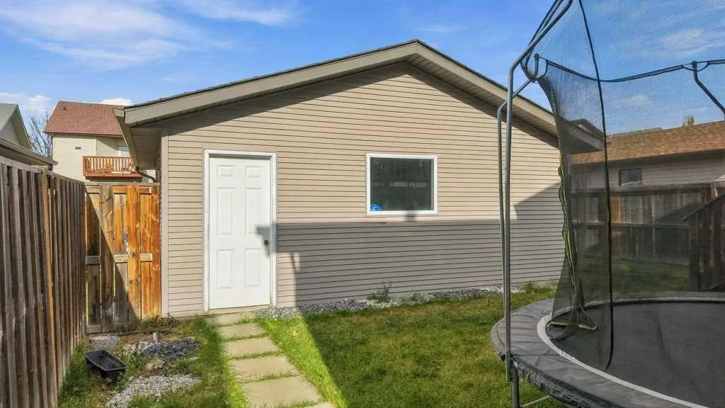 15 Inkster Close