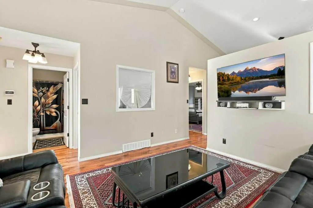 15 Inkster Close