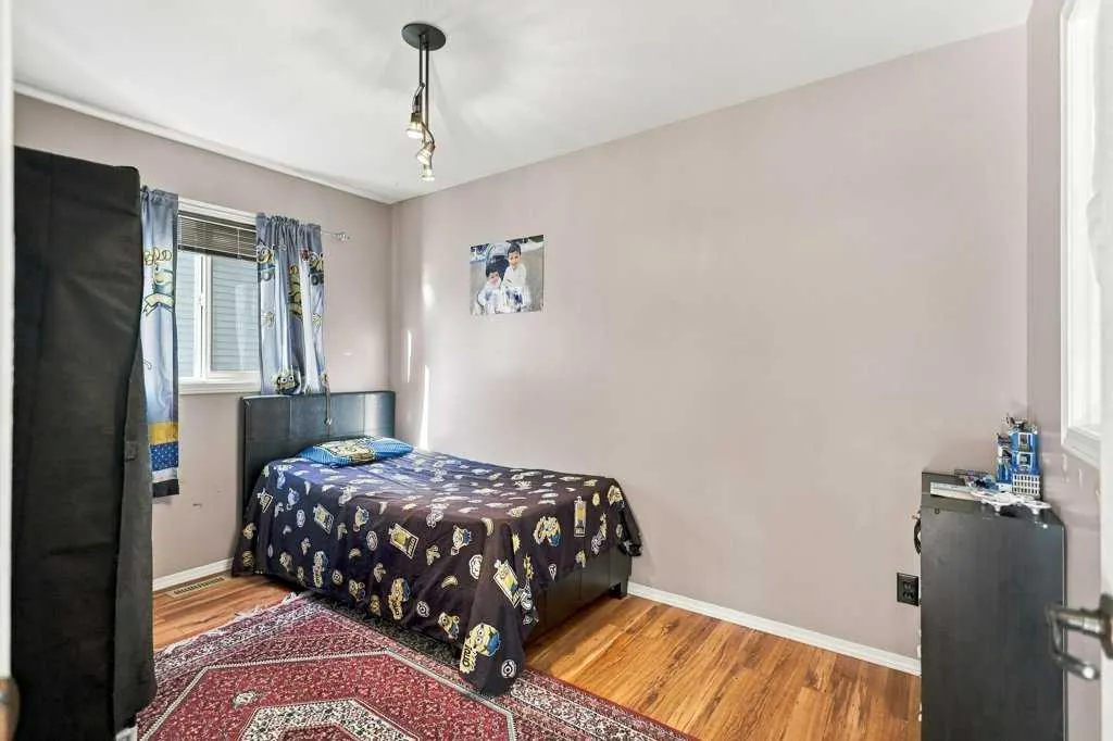 15 Inkster Close