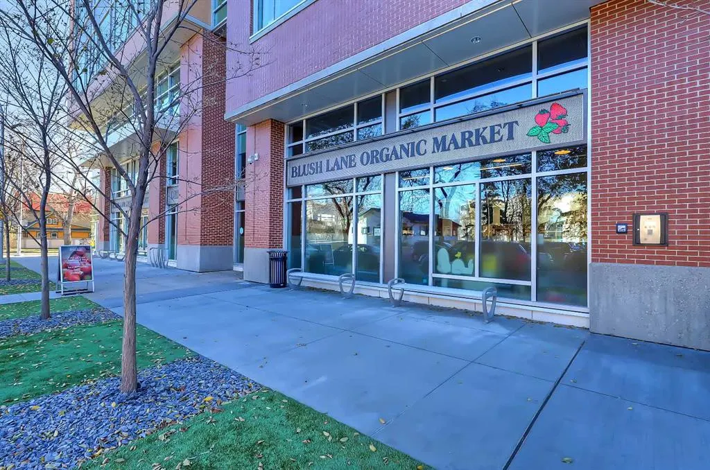828 8 Avenue NE #4