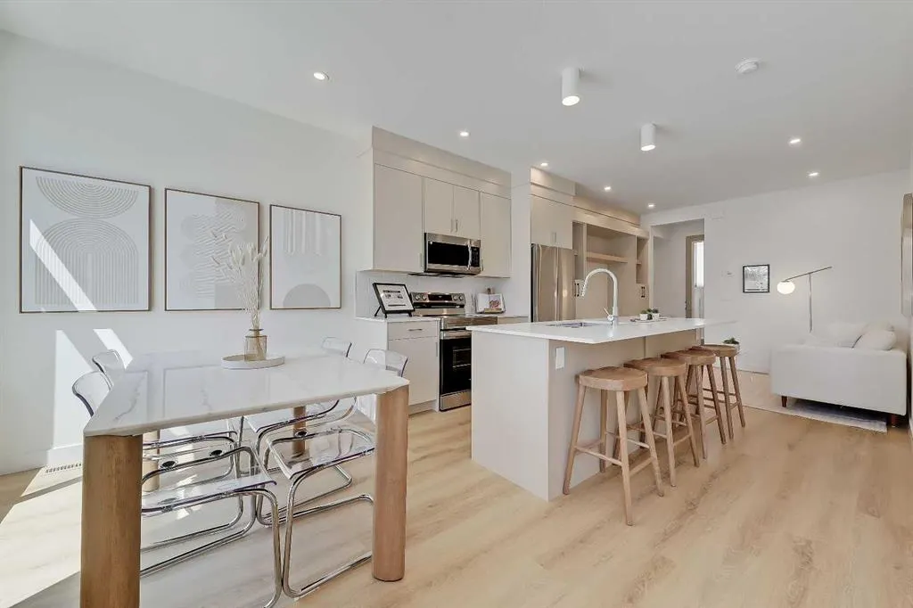 828 8 Avenue NE #4