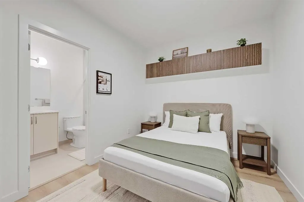 828 8 Avenue NE #4
