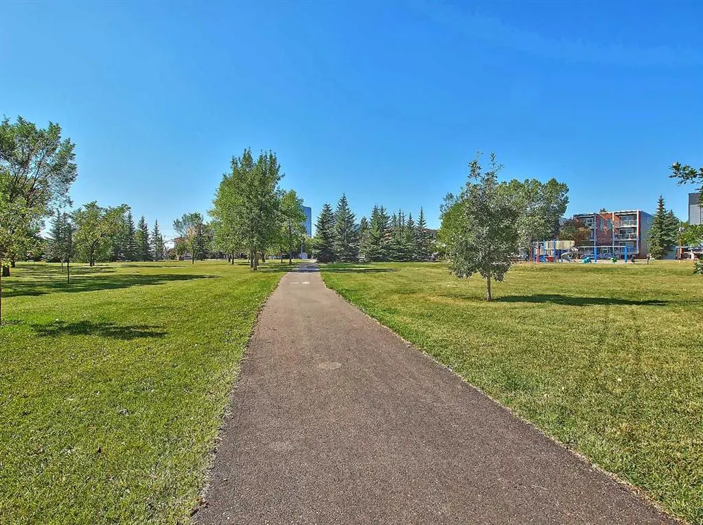 828 8 Avenue NE #4