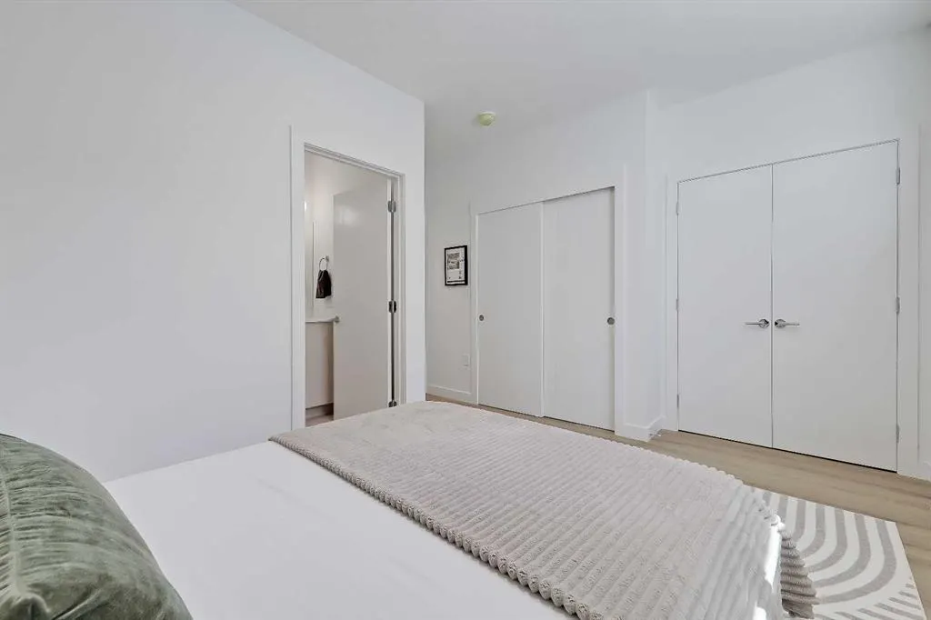 828 8 Avenue NE #4