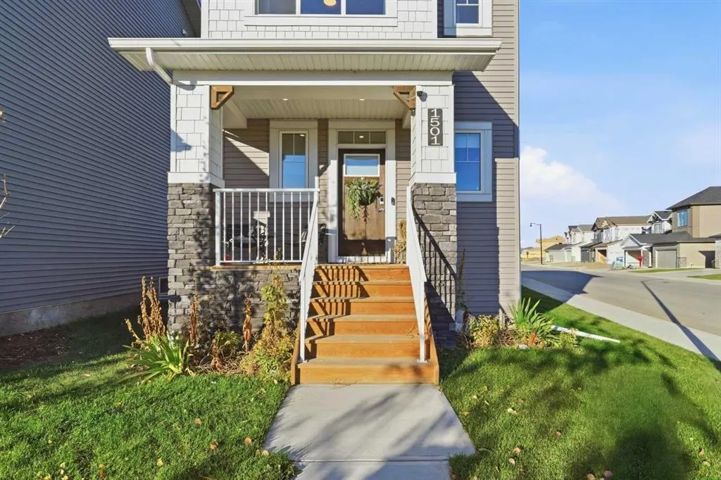 1501 3 Street SE