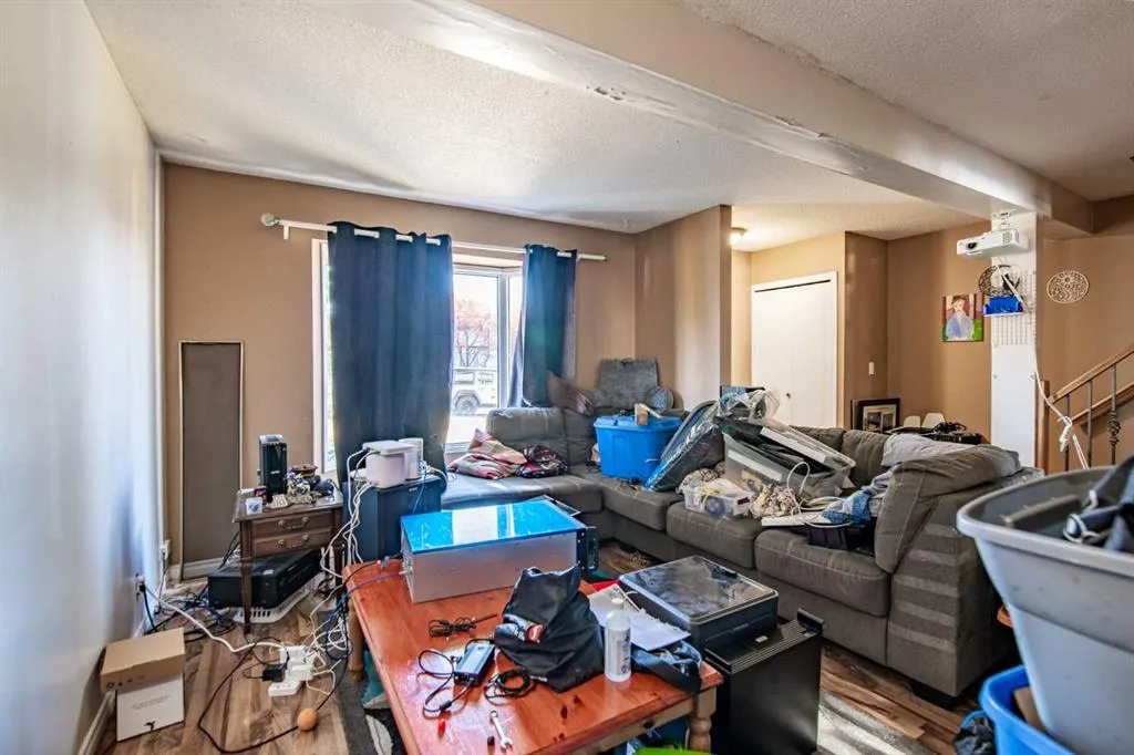 6 Ellenwood Drive