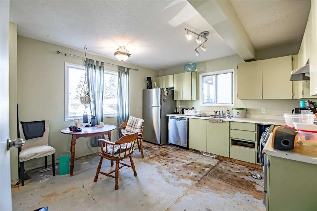 6 Ellenwood Drive