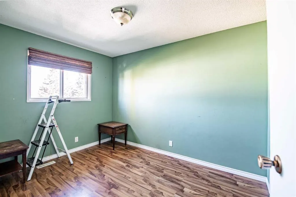 6 Ellenwood Drive
