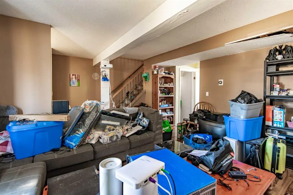 6 Ellenwood Drive