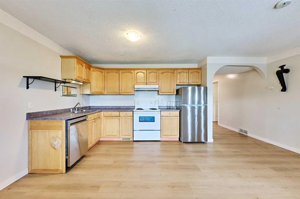 65 Somerglen Park SW