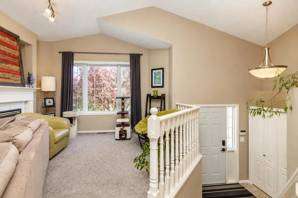 8 Daines Avenue