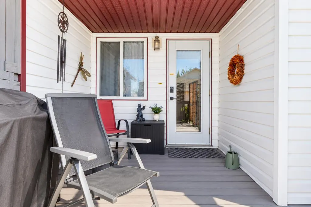 8 Daines Avenue