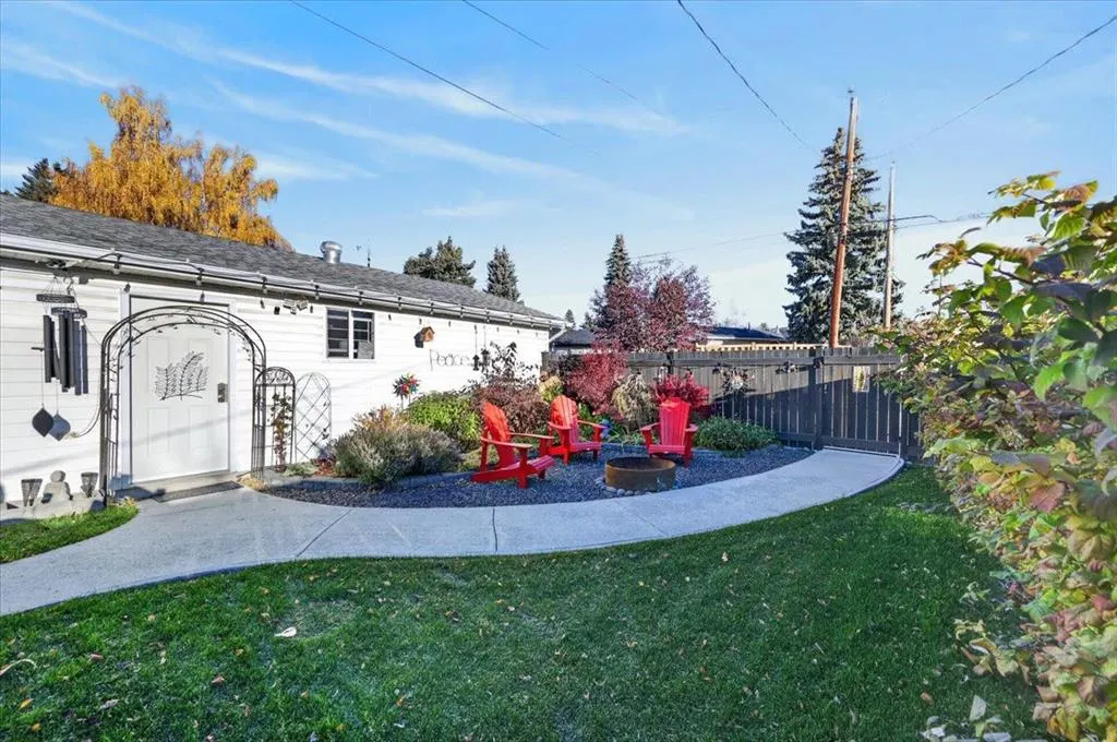 1184 Northmount Drive NW