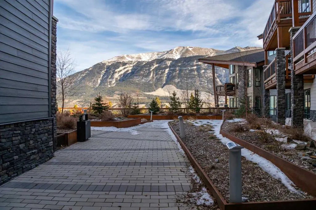 106 Stewart Creek Rise #102