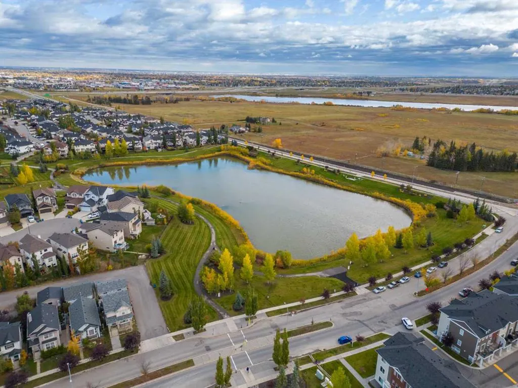 216 Silverado Range Heights SW