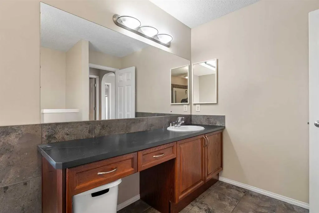 216 Silverado Range Heights SW