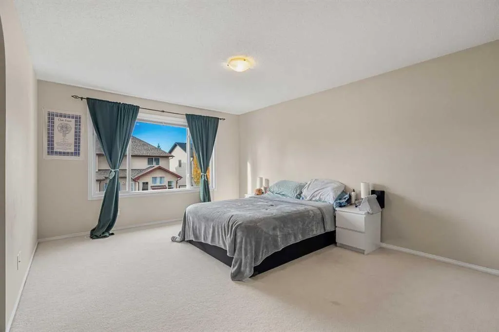 216 Silverado Range Heights SW