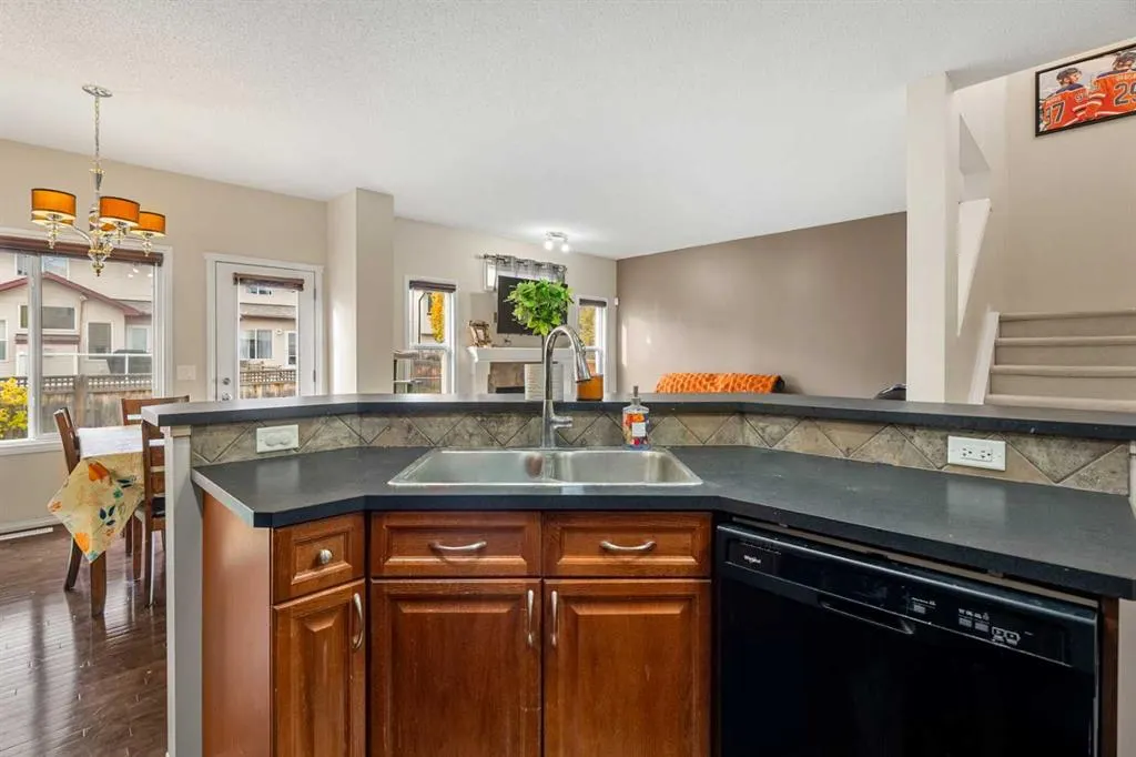 216 Silverado Range Heights SW
