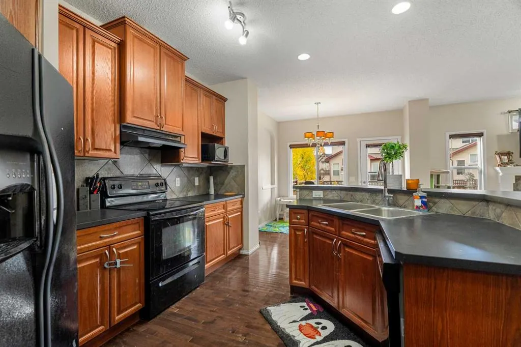 216 Silverado Range Heights SW
