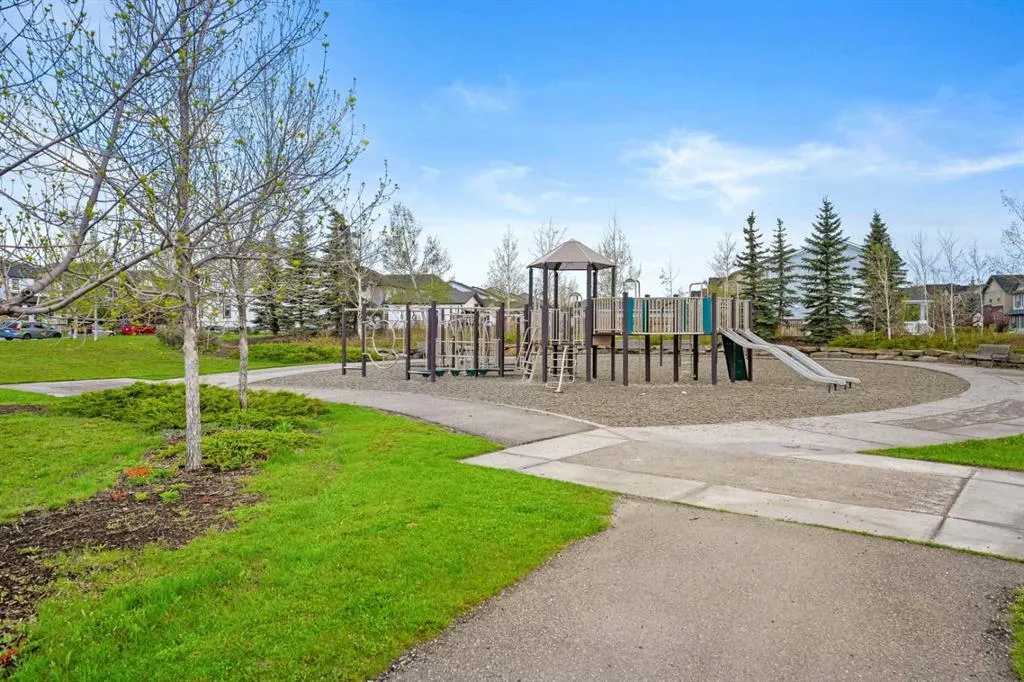 216 Silverado Range Heights SW