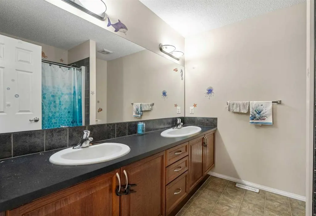 216 Silverado Range Heights SW