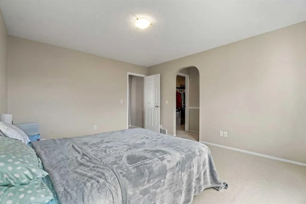 216 Silverado Range Heights SW