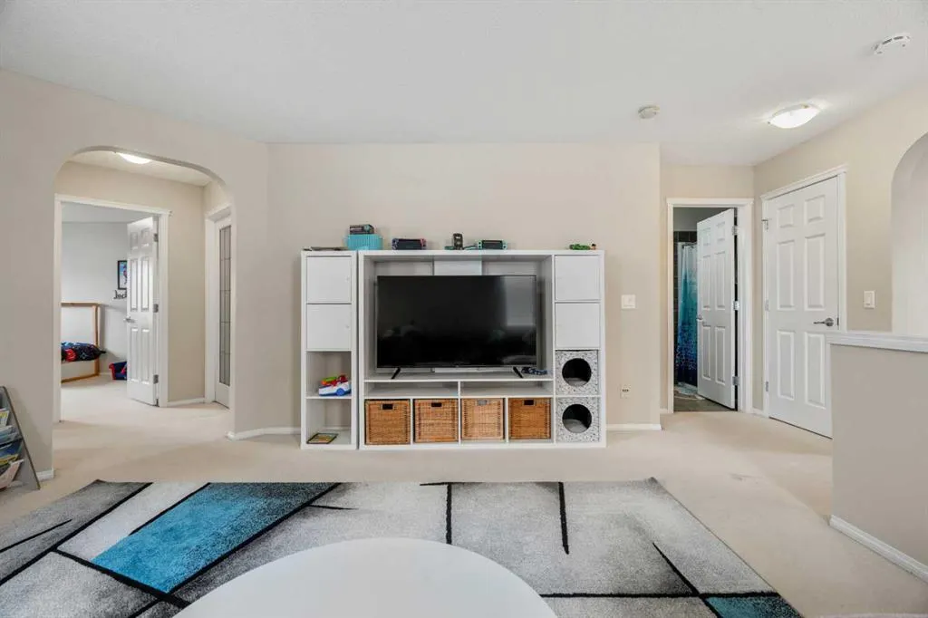 216 Silverado Range Heights SW