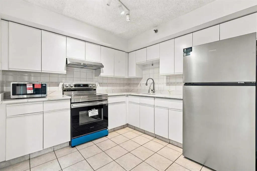 128 2 Avenue SE #404