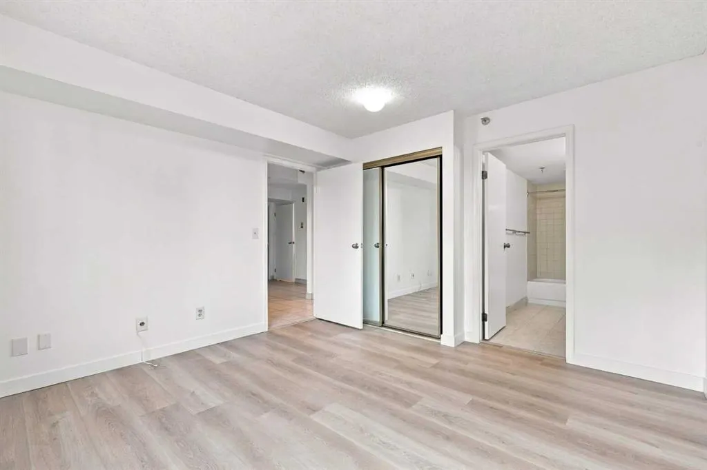 128 2 Avenue SE #404