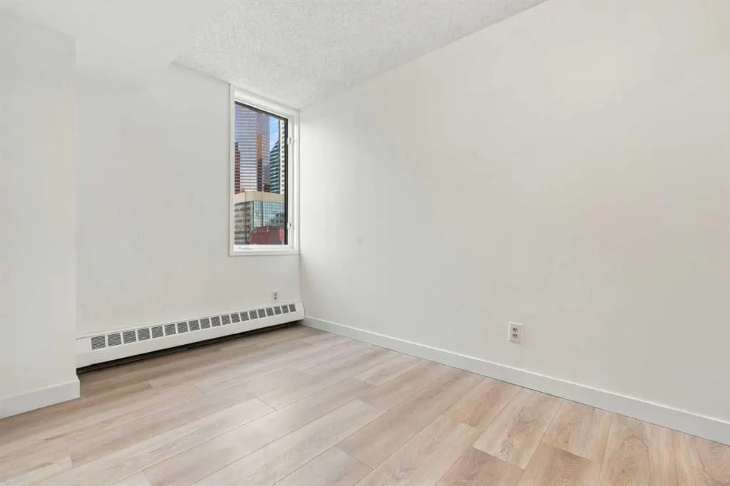 128 2 Avenue SE #404