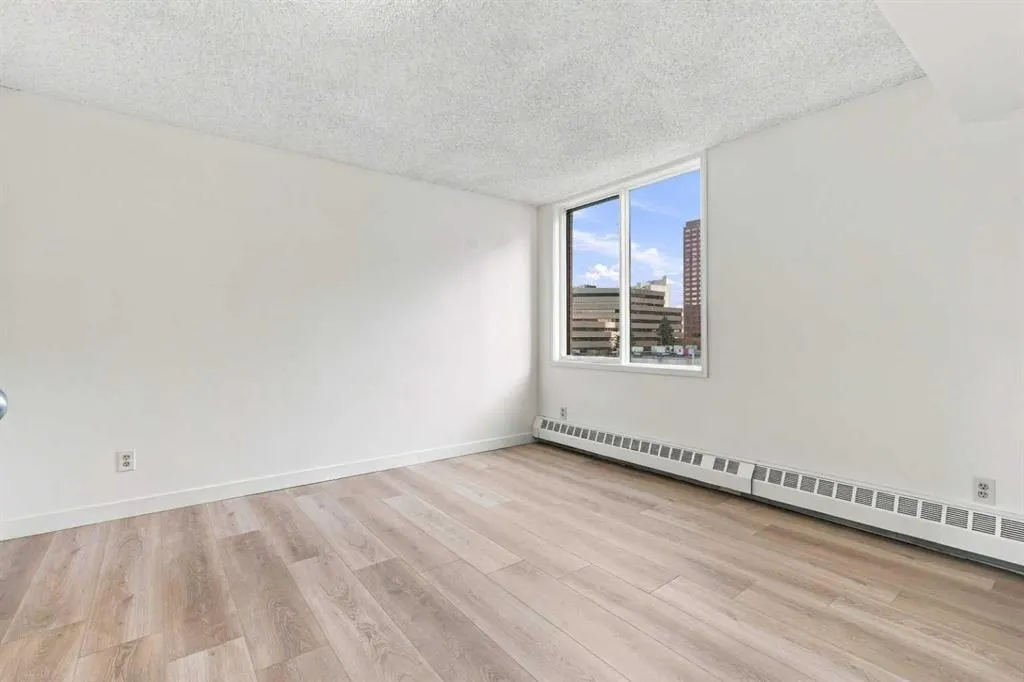 128 2 Avenue SE #404