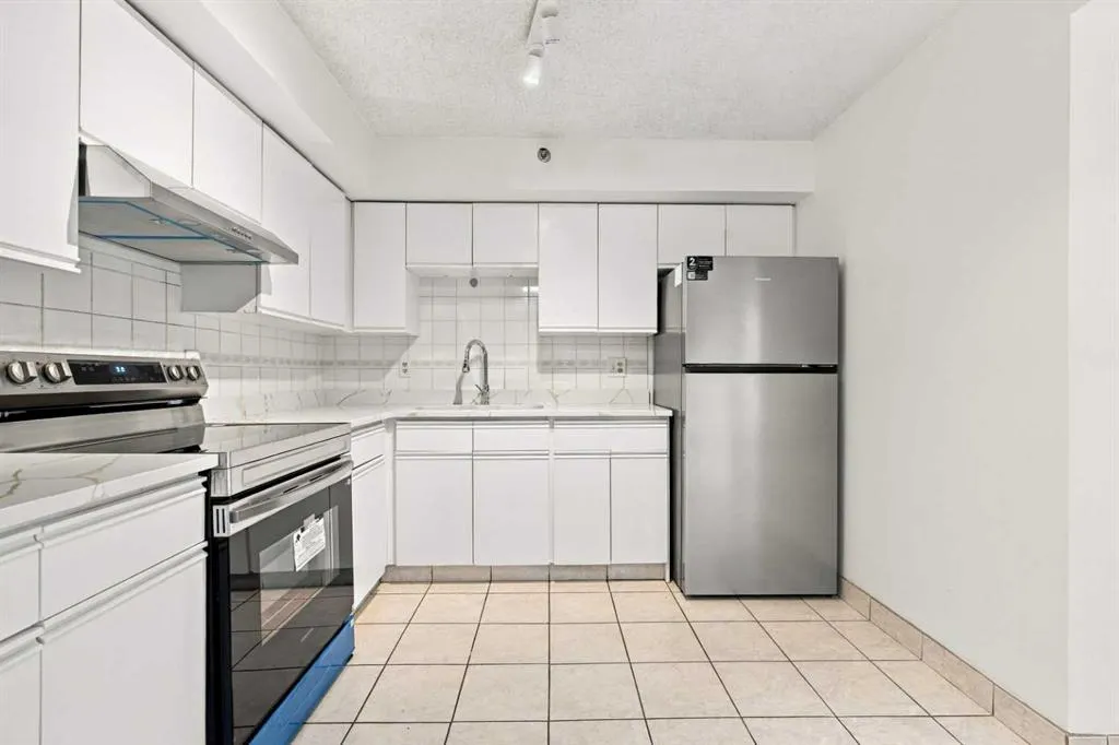 128 2 Avenue SE #404
