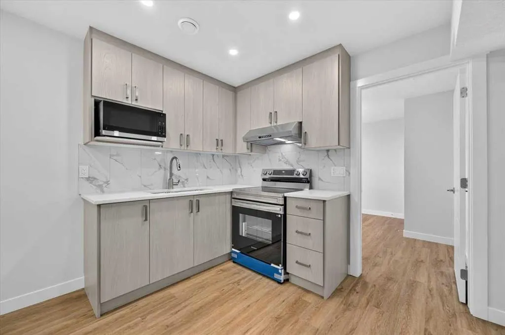 144 Carringham Way NW
