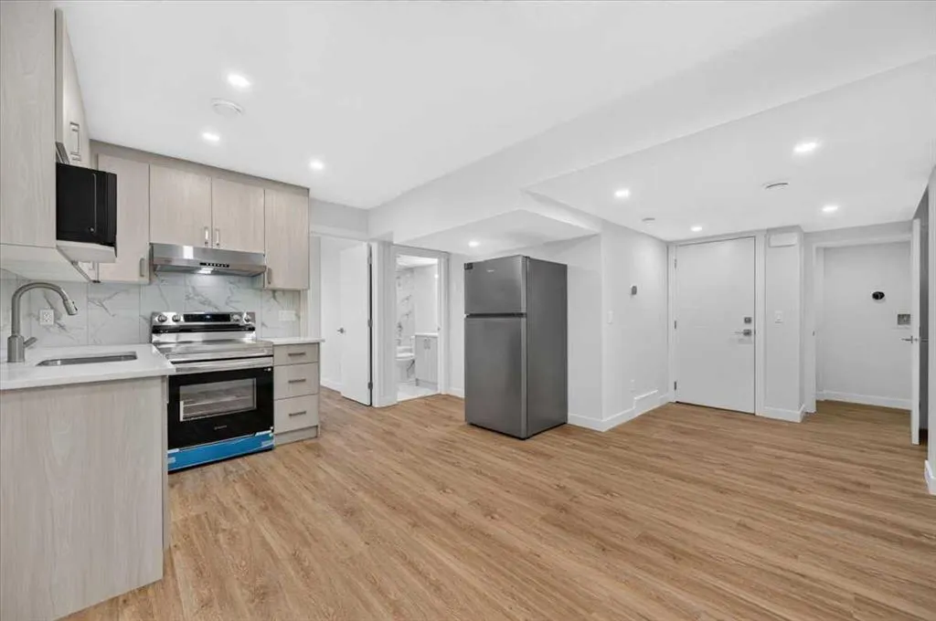 144 Carringham Way NW