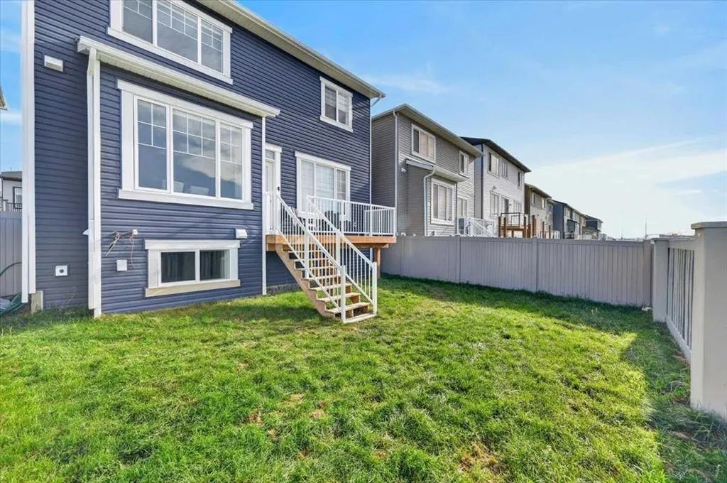 144 Carringham Way NW