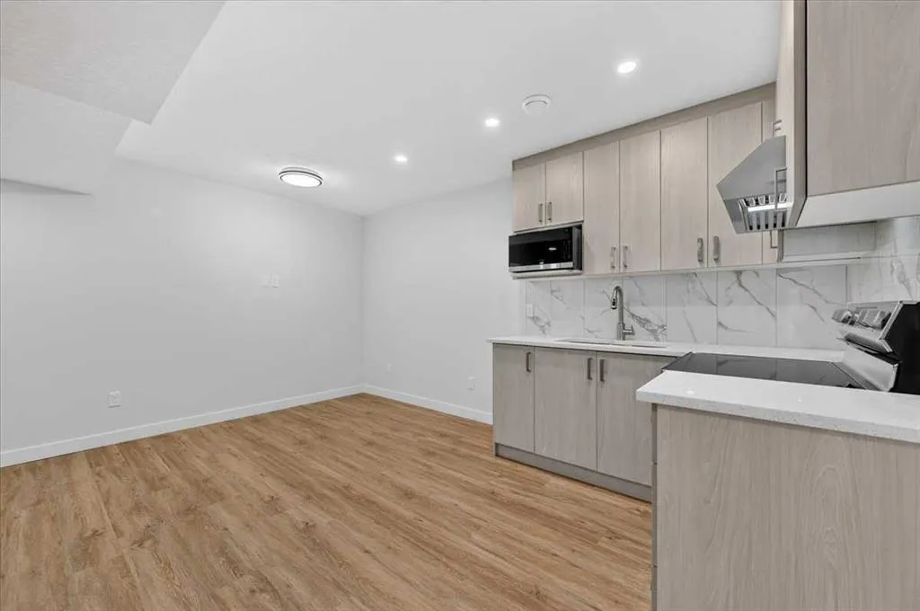 144 Carringham Way NW
