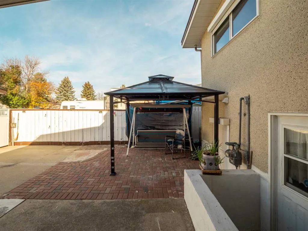 1216 Lakewood Road S