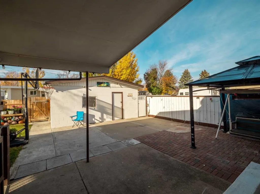 1216 Lakewood Road S