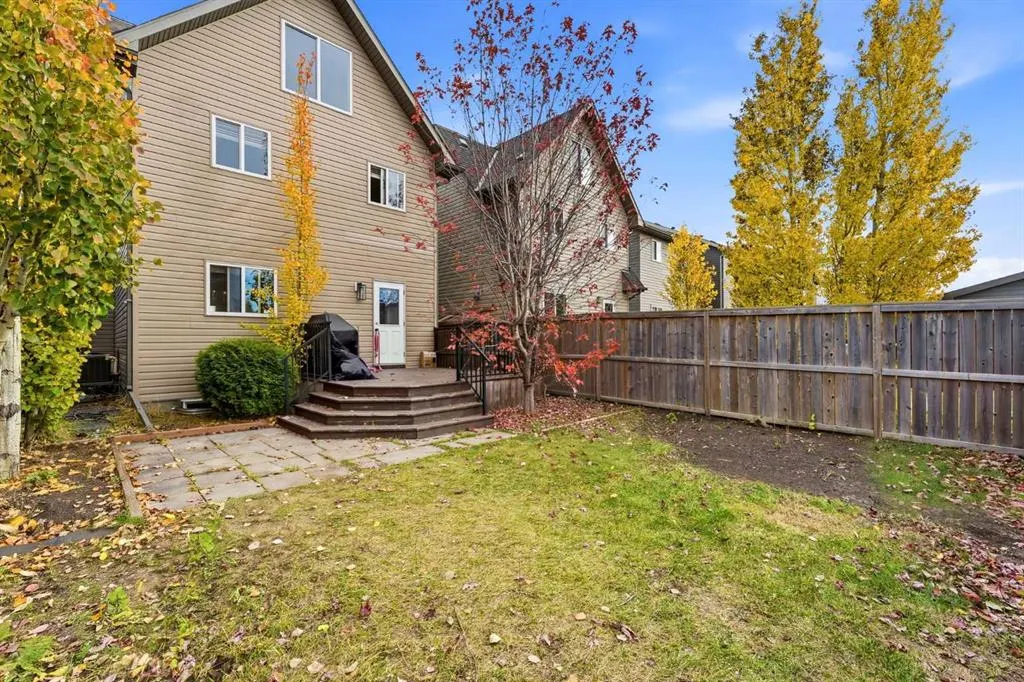 96 Copperpond Rise SE