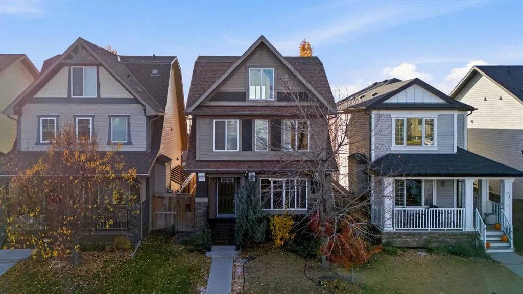 96 Copperpond Rise SE