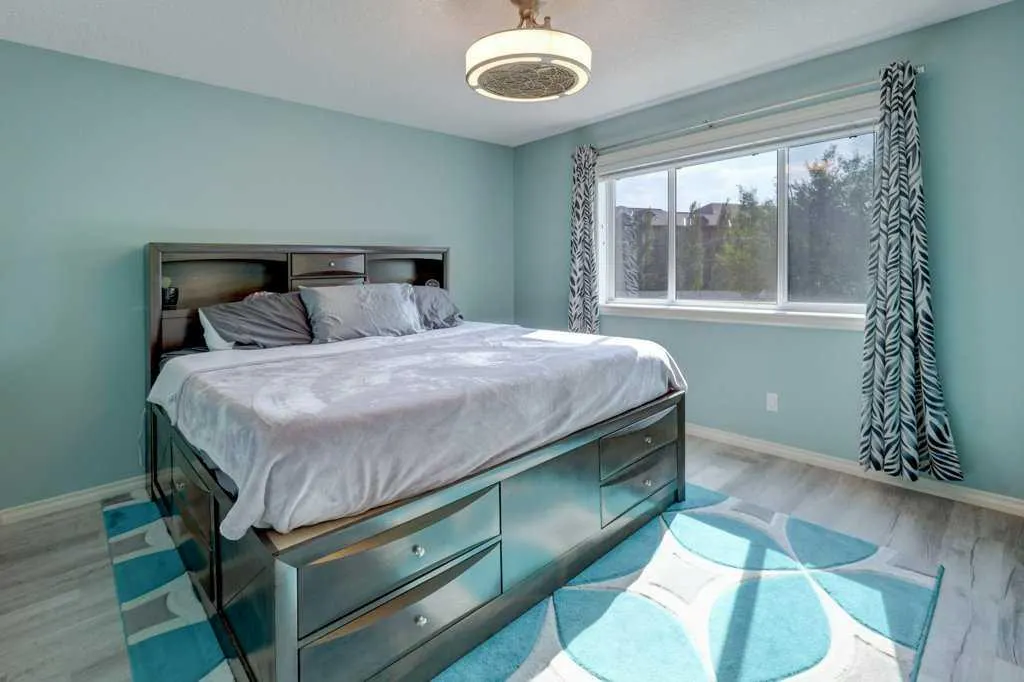 242 Crystal Green Point