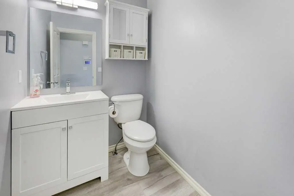 242 Crystal Green Point