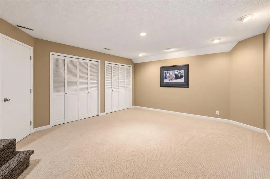 111 Hawksbrow Drive NW