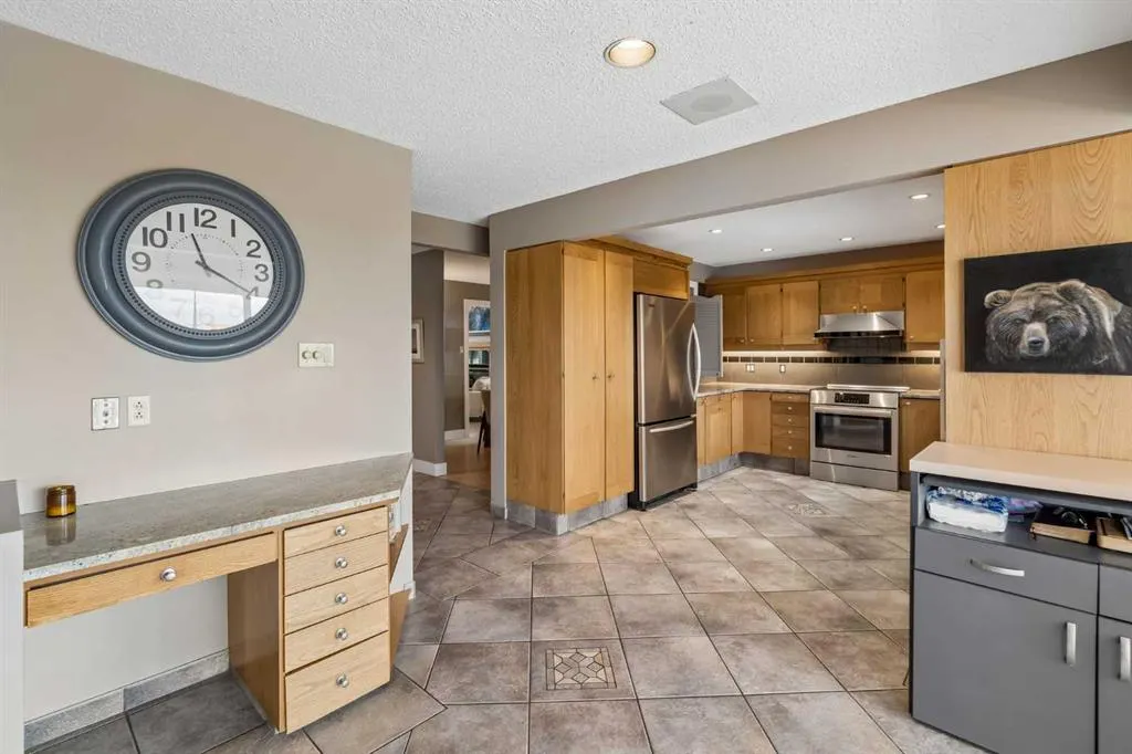 111 Hawksbrow Drive NW