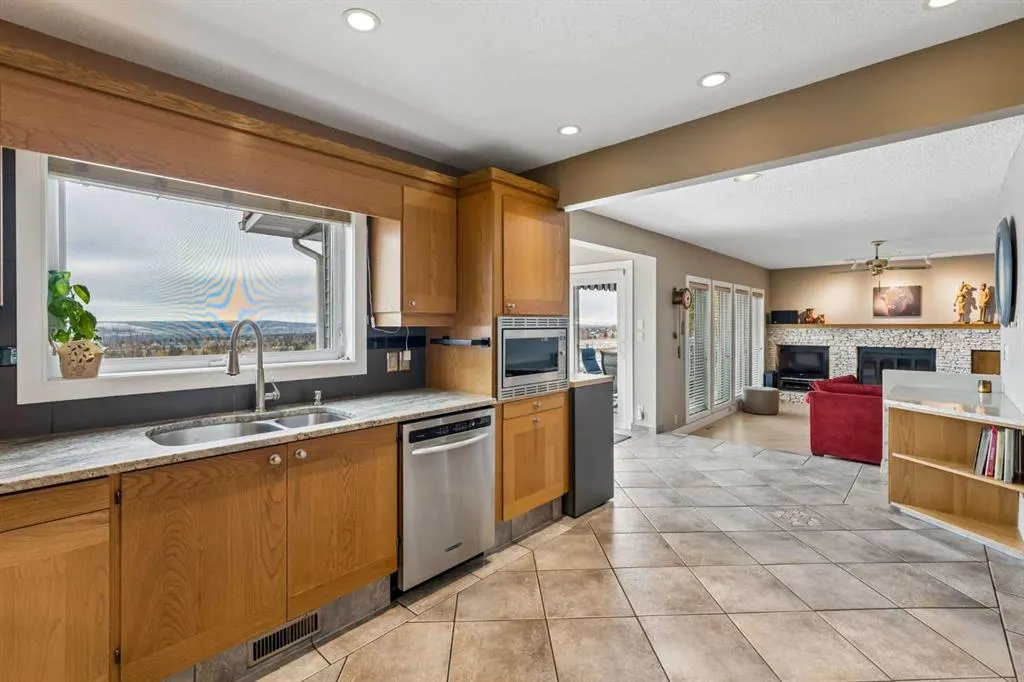 111 Hawksbrow Drive NW