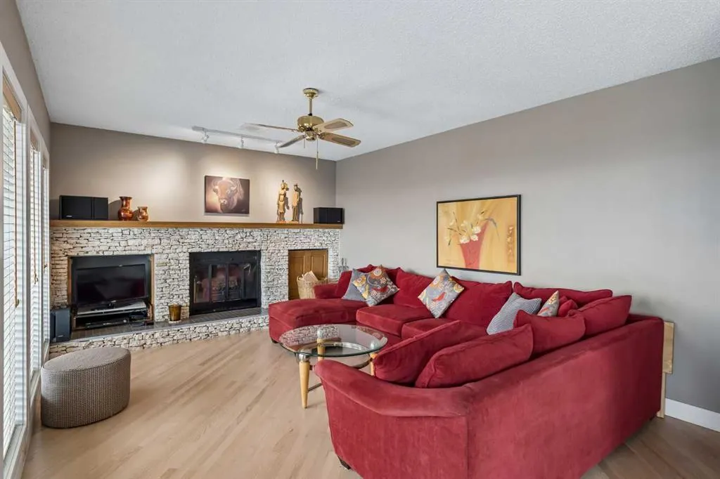 111 Hawksbrow Drive NW
