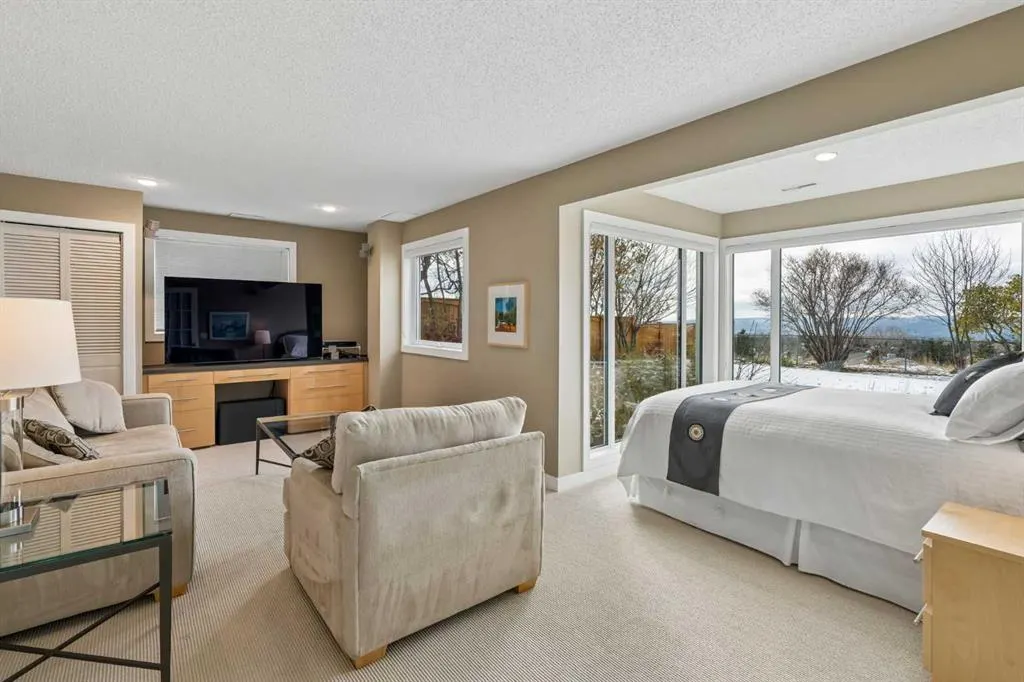 111 Hawksbrow Drive NW