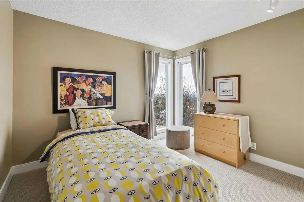 111 Hawksbrow Drive NW